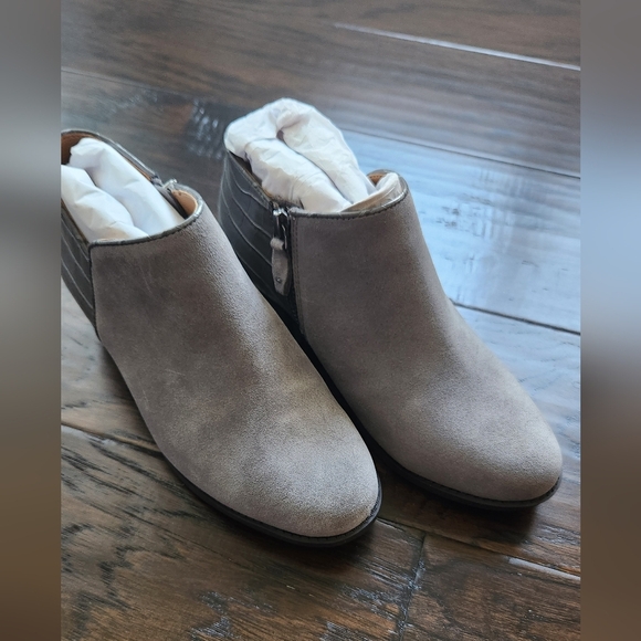 Vionic Water Repellent Suede Ankle Boots - Marissa. Size 6 M. - Picture 13 of 14